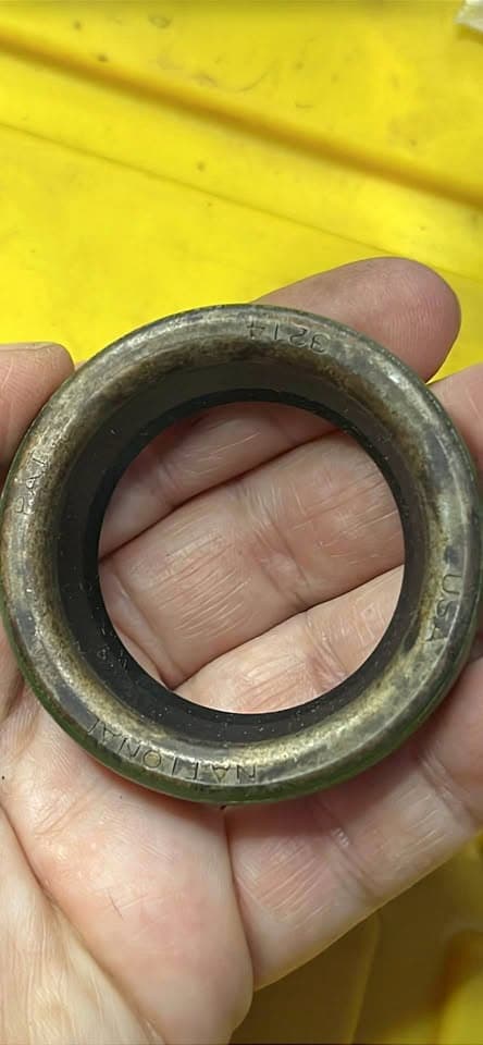 Nos Ford 1974 - 1980 Ford Pinto Mercury Bobcat Mustang II Fairmont Rear Wheel 4 Oil Seals